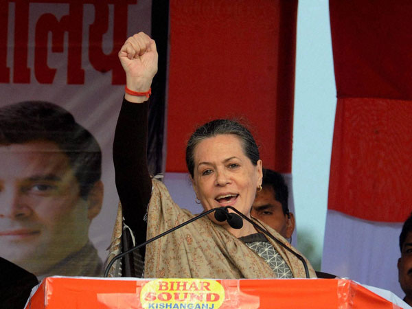 Sonia Gandhi addresses Kochi rally