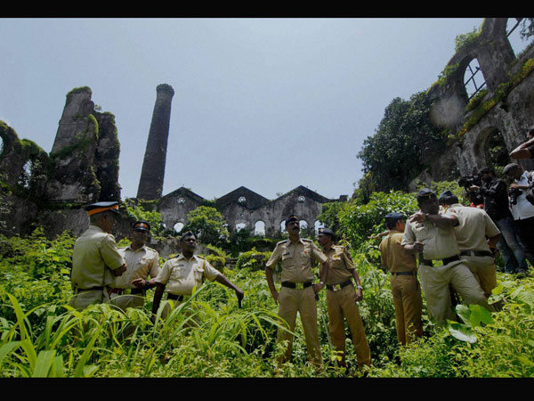 Two prominent contenders of Mumbai's top police -Vijay Kamble and Ahmad Javed- decided to go on leave in protest against the elevation of anti-terror squad chief