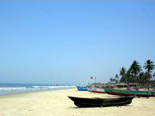 Goa: Tourist taxis continue strike