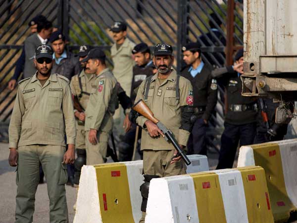 Pakistani fighter jets kill 30 militants