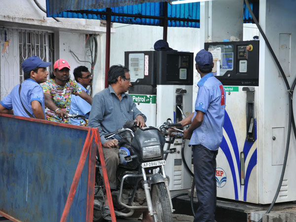 Petrol bunks in Hyderabad shut down Petrol bunks in Hyderabad shut down