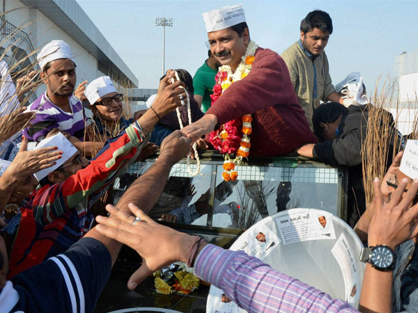 Kejriwal takes on Modi in Gujarat 