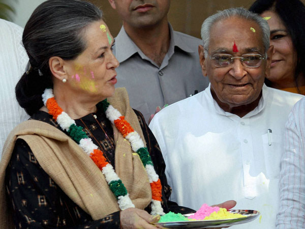 Sonia Gandhi celebrates with party leaders on the occassion of 'Holi' Sonia Gandhi celebrates with party leaders on the occassion of 'Holi'
