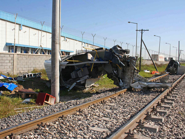 Passenger train hits a minibus