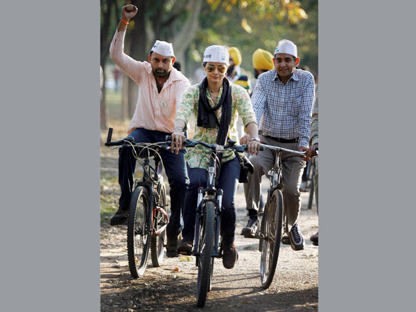 AAP's Gul Panag campaigns on a bicycle