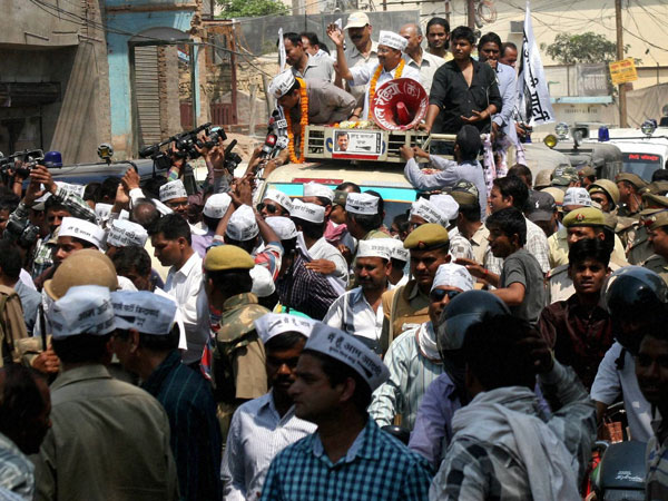 Gujarat govt calls Kejriwal a 'bluffer'