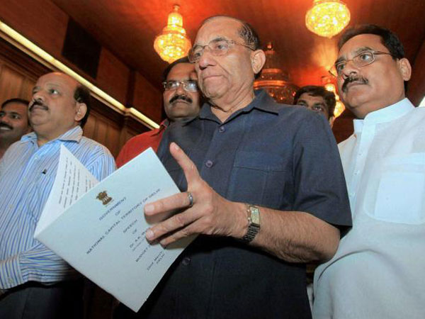 Cong, AAP against VK Malhotra 