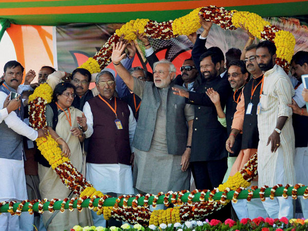 Narendra Modi during the BJP Shiv Sena joint election campaign