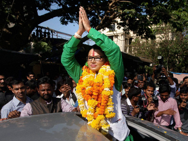 Rashtriya Aam Party leader Rakhi Sawant greets her supporters
