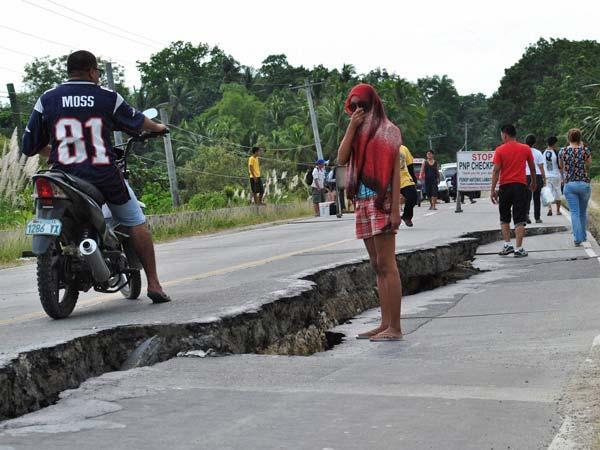 Tsunami waves hit Japan after Chile quake