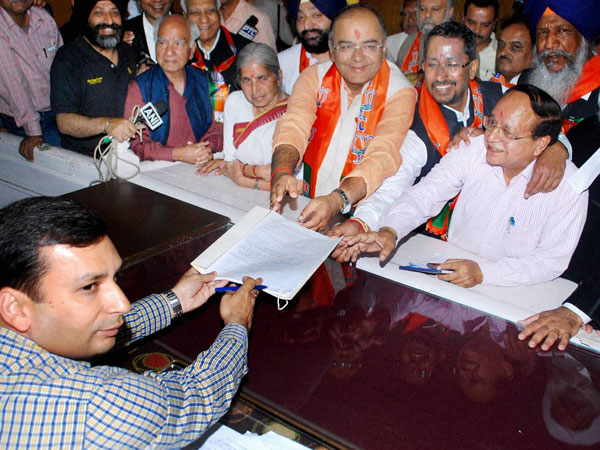 Arun Jaitely with his family filling nomination