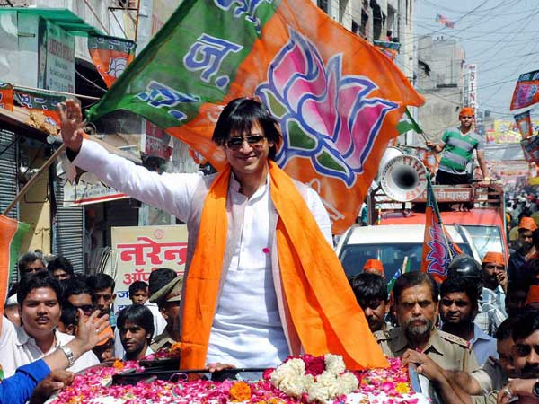 Actor Vivek Oberoi at a road show in support of BJP candidate VK Singh