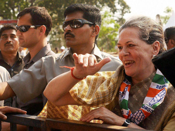 Sonia Gandhi meeting supporters during an election rally