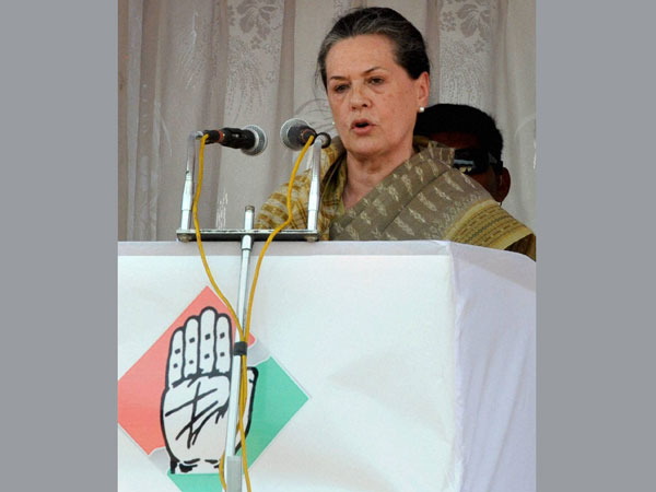 Sonia Gandhi addresses an election rally in Kolar