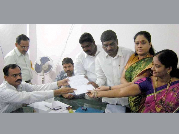 Vijaya Shanthi filing her nomination in Hyderabad