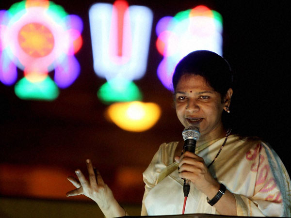 Kanimozhi addressing at an election campaign