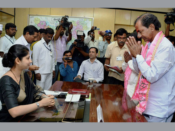 K Chandrasheker Rao files his nomination papers
