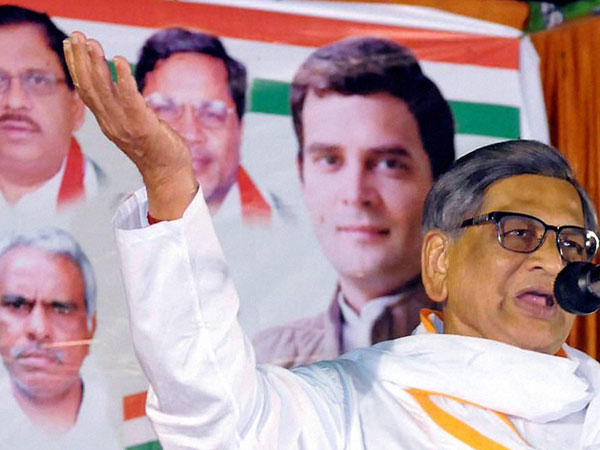 S.M.Krishna addresses an election campaign rally in Chikamagalur