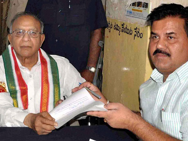 S Jaipal Reddy filing his nomination in Hyderabad