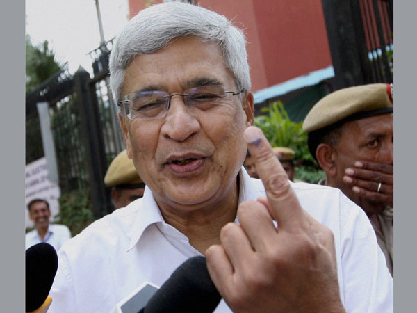Prakash Karat shows the indelible ink on his finger