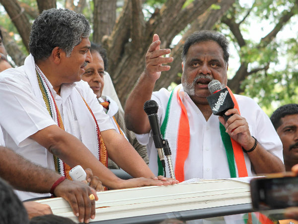 Ambareesh campaigns for Nandan Nilekani