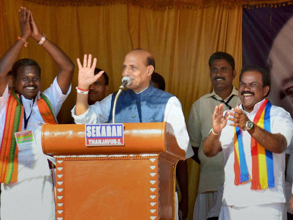 Rajnath Singh addressing at an election rally