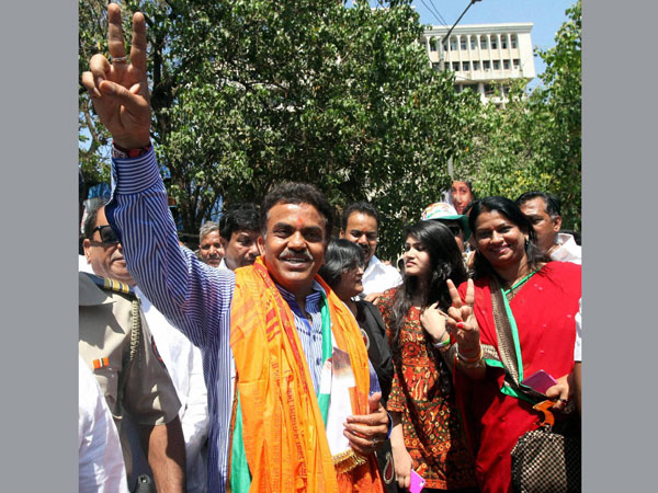 Sanjay Nirupam to face tough fight