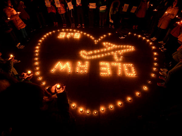 Underwater search for MH370 continues