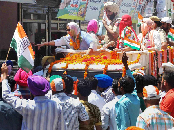 Congress leader Preneet kaur and daughter Jai Inder Kaur