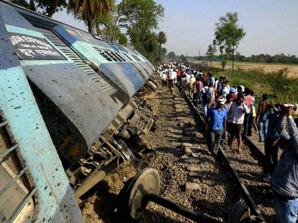 Doon Express derails in Uttar Pradesh