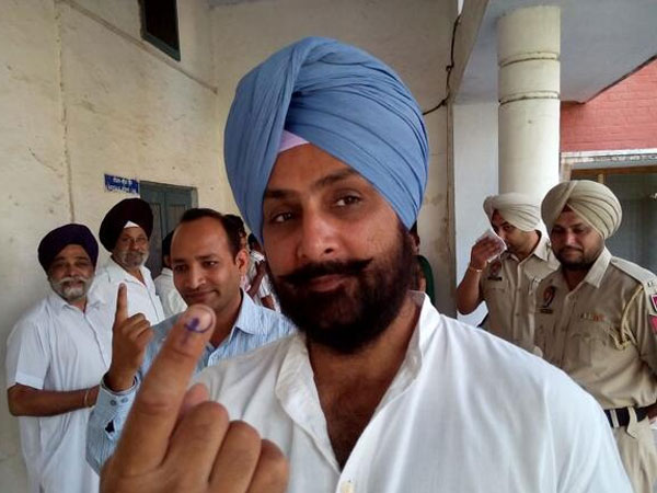 Capt Amarinder Singh's son Raninder Singh casts his vote from Patiala