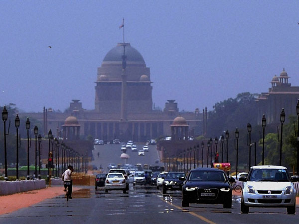 Hot Thursday in Delhi