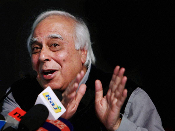  Kapil Sibal hits out at Narendra Modi 