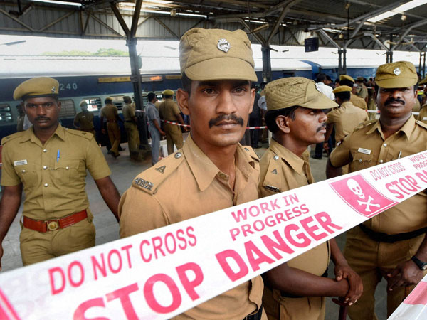 Chennai train blasts: Police looking for 'bald man' Chennai train blasts: Police looking for 'bald man'