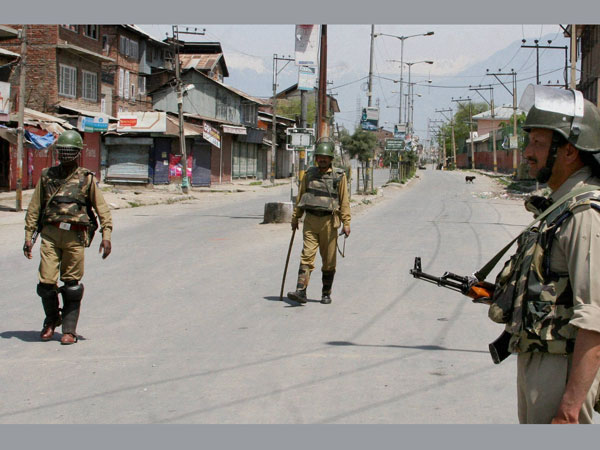 Srinagar curfew continues for third day