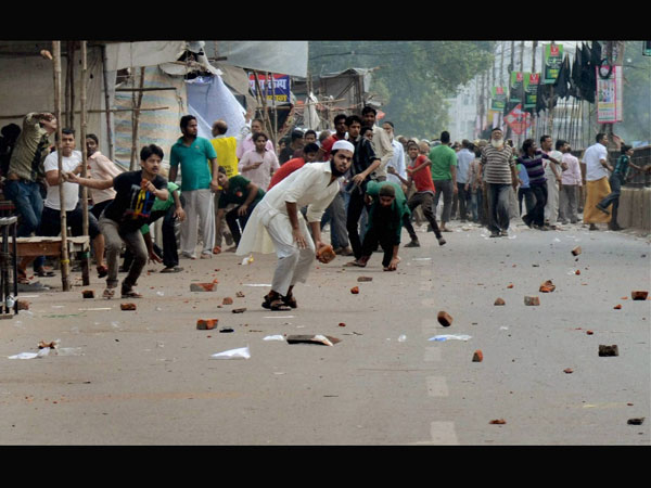 M'nagar: Students clash with police