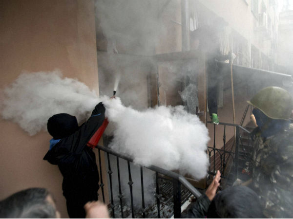 Ukraine wages deadly assault on rebels