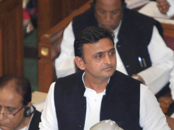 Akhilesh Yadav hits out at Narendra Modi