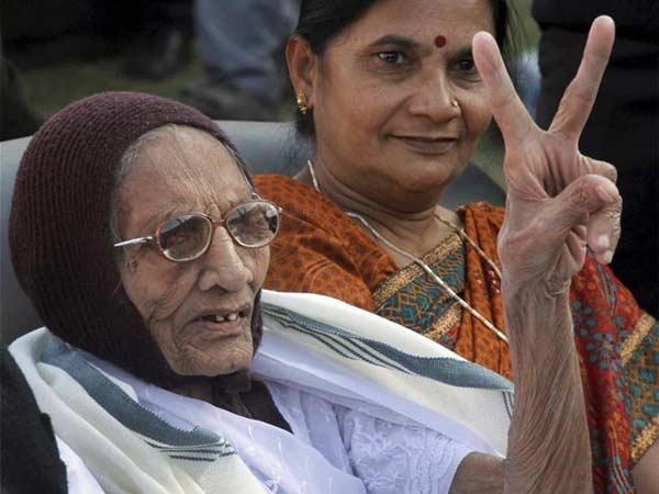 Modi will serve India like he did in Gujarat: mother