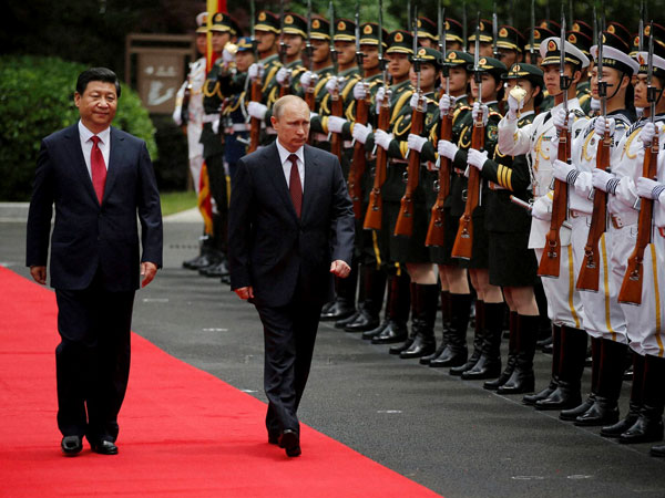 Russia's President Vladimir Putin, center, and China's President Xi Jinping