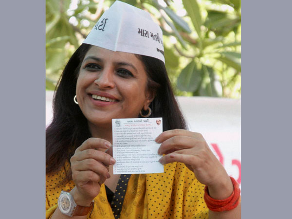 Defamation case: Bailable warrant against Shazia Ilmi