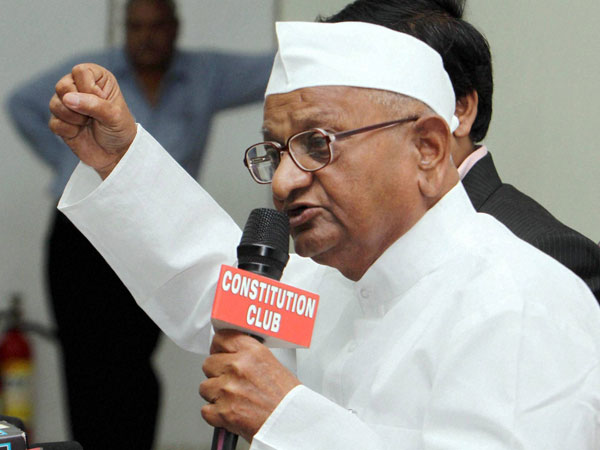 Anna Hazare hits out at Kejriwal 
