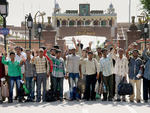 151 Indian prisoners handed over by Pak