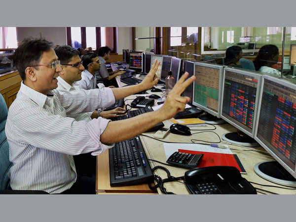 Sensex regains 25,000 mark 