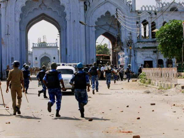 Clash in Ahmedabad, 4 injured