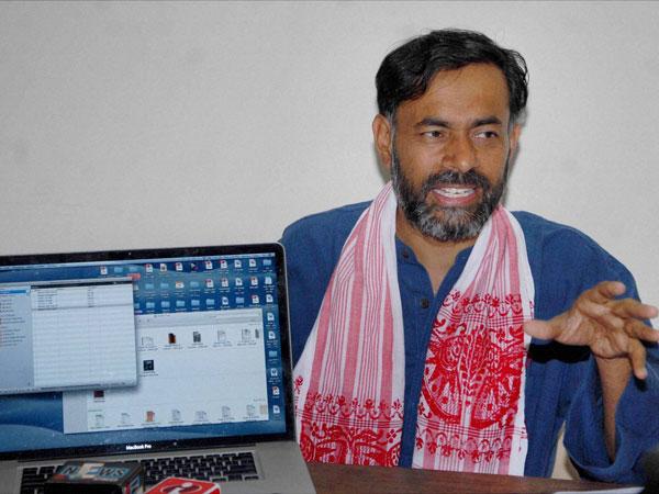 Yogendra Yadav resigns from AAP committee
