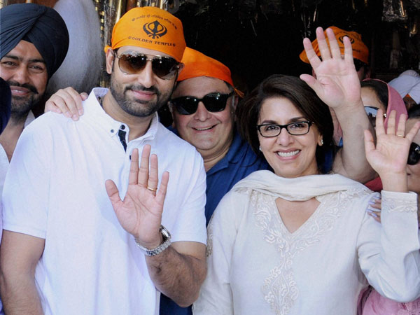 ollywood actors Abhishek Bachchan, Rishi Kapoor and Neetu Singh