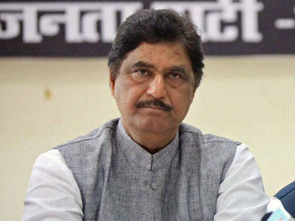 MP CM Chouhan condoles Munde's death