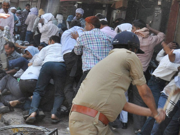 Policeman opens fire in Lucknow Policeman opens fire in Lucknow