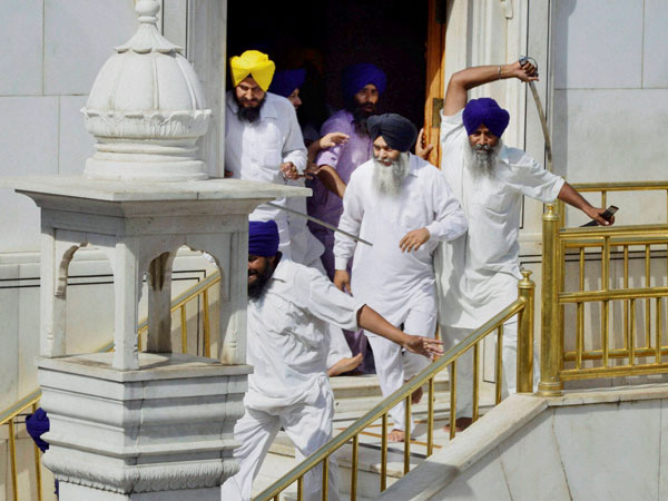 Sikh groups clash in Golden Temple